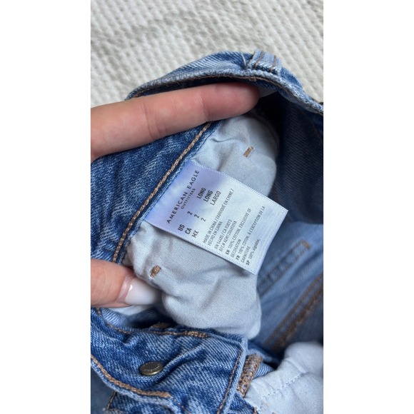 0192. American Eagle Distressed Ripped Jeans Light Wash High‎ Rise Mom Jeans - Picture 8 of 11